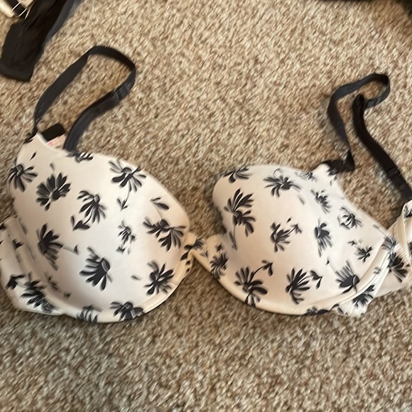 Variety pack Victoria’s Secret bras - Picture 4 of 8